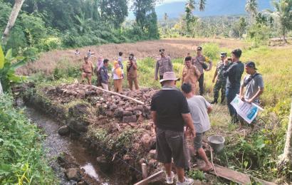 Sambang, Bhabinkamtibmas Polsek Lebong Tengah Ajak Warga Download Aplikasi Super App