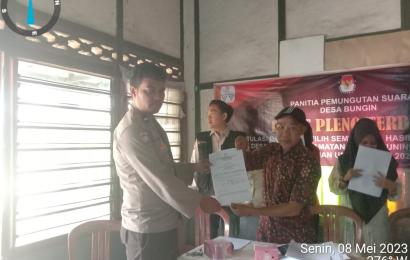 Aipda Eko Supriyanto Hadiri Rapat Pleno Terbuka DPSHP dan Penyerahan BLT DD