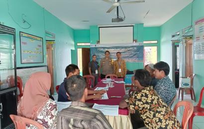 Dukung Program Pemerintah, Bhabinkamtibmas Dampingi Kegiatan Forum Konsultasi Publik (FKP)