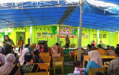 Hadiri Perpisahan Sekolah, Bhabinkamtibmas Polsek Enggano Gelar Binluh