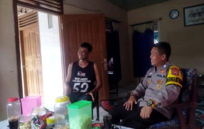 Bhabinkamtibmas Polsek Sindang Kelingi Sambangi Warga Berikan Imbaun 