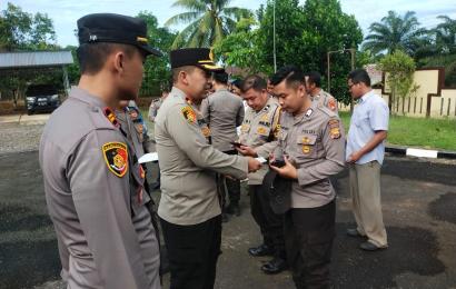 Waka Polres Bengkulu Utara Pimpin Pengecekan Kelengkapan Administrasi Personel Polsek Giri Mulya