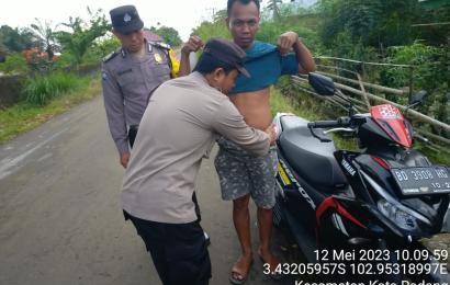 Polsek Kota Padang Razia Sajam dan Senpi