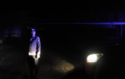 Petugas berpatroli