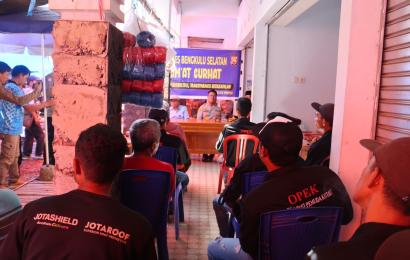 Jumat Curhat, Kapolres Dengarkan Curhatan Pengelola, Warga dan Pengunjung Pasar Kutau