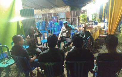 Ngumpul Bareng Warga, Personel Polsek Batik Nau Pantau Sitkamtibmas