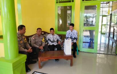 Sambangi Guru di Sekolah, Bhabinkamtibmas Polsek Putri Hijau Berikan Imbauan