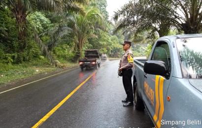 Berikan Pengamanan Kepada Pengendara, Polsek Padang Ulak Tanding Patroli Jalan Lintas Curup-Lubuklinggau