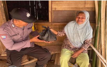 Inovasi Selasa Berbagi, Polres Kaur dan Jajaran Bagikan Bantuan Kepada Warga Kurang Mampu
