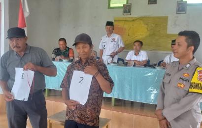 Polsek Sindang Kelingi, Hadiri Kegiatan Pengundian No Urut Calon Kades Desa Sindang Jati