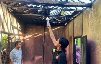 Polsek Kaur Selatan Olah TKP Rumah Warga yang Terbakar