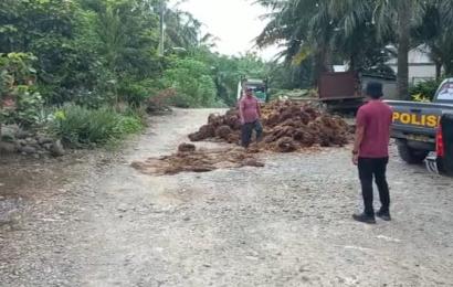 Antisipasi Tindak Kriminal, Polsek Penarik Raya Melakukan Monitoring Penutupan Jalan Poros Menuju PT MMIL 