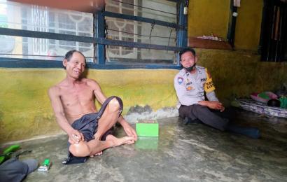 Wujudkan Kamtibmas Kondusif, Bhabinkamtibmas Sambangi Warga Binaannya 
