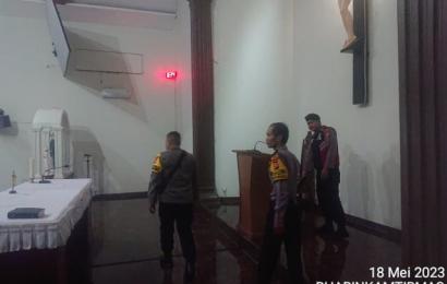 Polisi Berikan Pengamanan Pelaksanaan Ibadah Perayaan Kenaikan Isa Al Masih di Gereja GKII 