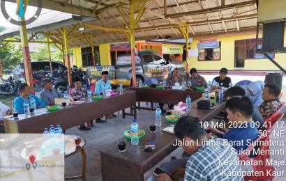 Polsek Maje Jumat Curhat di Desa Suka Menanti