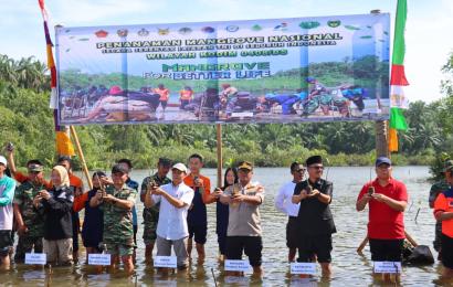 Kapolres Bengkulu Selatan Tanam Mangrove di Desa Pasar Pino