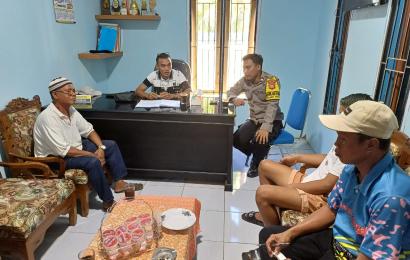 Babinkamtibmas Polsek Pino Laksanakan Problem Solving Perkara Selisih Paham 