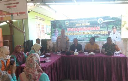Bhabinkamtibmas Polsek Pino Hadiri Binluh dan Musdes Desa Sebilo 