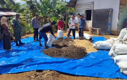 Kapolsek Hadiri Bimtek Pembuatan Pupuk Kompos di Desa Marga Sakti