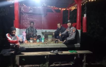 Polisi RW Jaga Kondusifitas Dengan Piket Ronda Bersama Warga