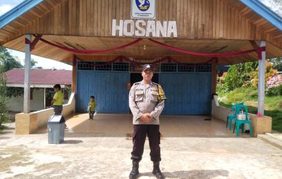 Bhabinkamtibmas Sumita Pengamanan Ibadah Hari Minggu di Gereja GPDI