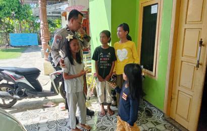 Wujudkan Polsanak, Bhabinkamtibmas Polsek Pino Laksanakan Sambang Anak