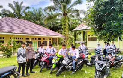 Polsek Padang Guci Hulu Gelar Police Go To School di SMAN 09 Kaur
