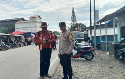Memastikan Keamanan Pasar, Bhabinkamtibmas Kordinasi dengan Petugas Pasar