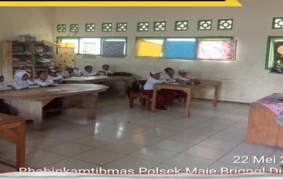 Polres Kaur dan Polsek Jajaran Melakukan Giat Inovasi Police Go To Schoool