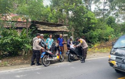 Cegah Tindak 3C dan Narkoba, Polsek Padang Ulak Tanding Razia Pengendara Motor 