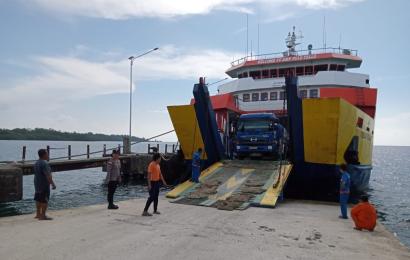 Polsek Enggano Pam Pendistribusian BBM Dari Kapal Feri Hingga SPBU Kepulauan