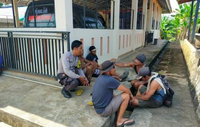 Nongkrong Bareng Warga Bhabin Ketahun Ngbobrol Seputar Sitkamtibmas