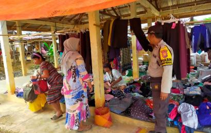 Bhabinkamtibmas Monitor Harga Bahan Pokok di Pasar Ketahun