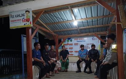 Tingkatkan Kewaspadaan Warga, Bhabinkamtibmas Cek Pos Ronda