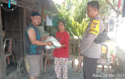 Bhabinkamtibmas Polsek Lebong Selatan Dampingi Pendistribusian Bantuan Pangan di Desa Talang Liak I dan Desa Bungin