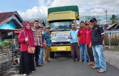 Bhabinkamtibmas Polsek Lebong Selatan Dampingi Pendistribusian Bantuan Pangan di Desa Tik Jeniak