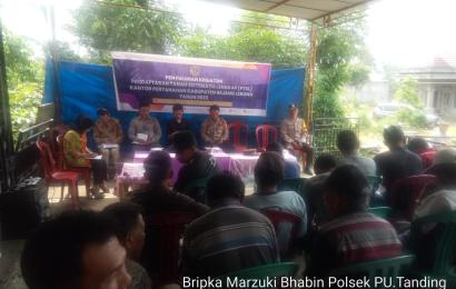 Bhabinkamtibmas Polsek Padang Ulak Tanding Hadiri Giat PTSL