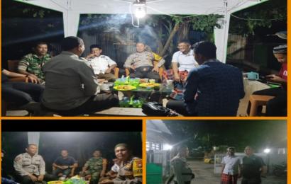 Kompak, Bhabinkamtibmas, Polisi RW dan Babinsa Sambangi Ketua RT dan Warga