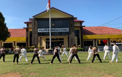 Latih Keterampilan, Polres Bengkulu Utara Melaksanakan Latihan Bela Diri Polri