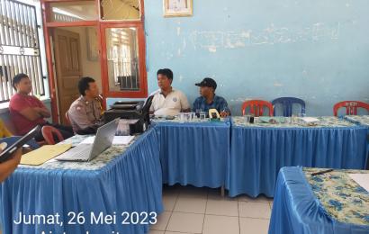 Bhabinkamtibmas Hadiri Musyawarah Penetapan APBDes di Desa Nangai Amen