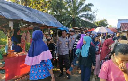 Patroli Sambang Pasar, Polsek Lais Imbau Pedagang dan Pengunjung