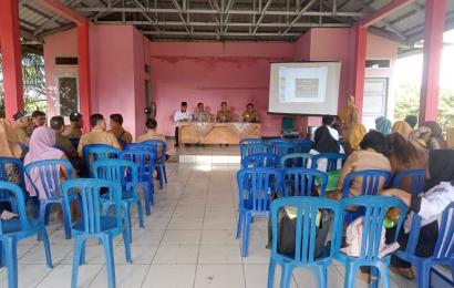 Dukung Penanggulangan Stunting, Bhabinkamtibmas Polsek Batik Nau Hadiri Kegiatan Penyuluhan 