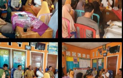Pembagian Beras Cadangan Pemerintah dari BAPANAS Didesa Bandar Agung Dimonitoring Bhabinkamtibmas Polsek Pino