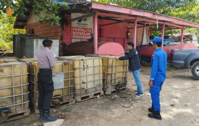 Polsek Enggano Lakukan Monitoring BBM di SPBU Kompak, Pastikan Pendistribusian Berlangsung Lancar 