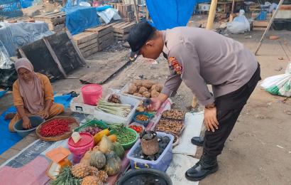 Polsek Ketahun Awasi Pasar Tradisional, Cegah Permainan Harga Sembako