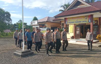 Personel Polsek Padang Jaya Latihan Perdaspol, Tingkatkan Disiplin dan Kemampuan