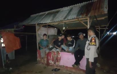  Antisipasi Adanya Gangguan Kamtibmas, Polsek Padang Jaya Laksanakan Patroli Malam Dan Imbau Remaja Tidak Terlibat Dalam Kriminalitas