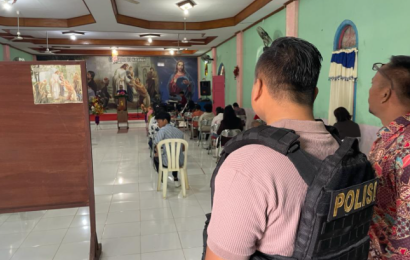 Beri Rasa Aman, Polisi Jaga Ibadah Minggu Di Gereja GKPI Desa Giri Kencana