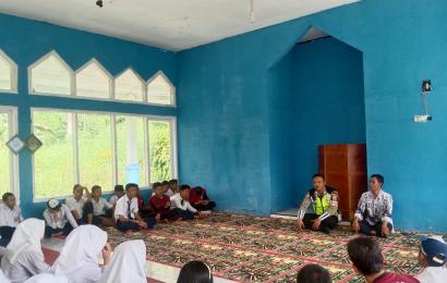 Goes To School, Satlantas Polres Lebong Sambangi Dan Beri Edukasi Lalu Lintas Kepada Pelajar SMPN 01