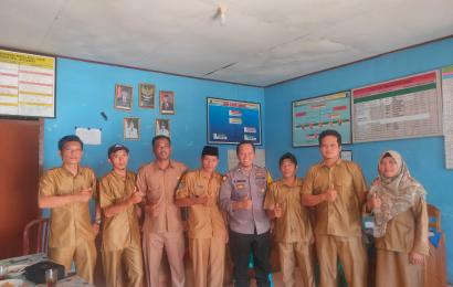 Perkenalkan Diri, Polisi RW Sambangi Kepala Dusun